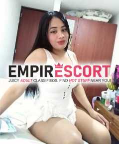 hermosa modelo voluptuosa