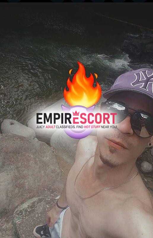 hola llegue yo ronaiker super caliente juguetón