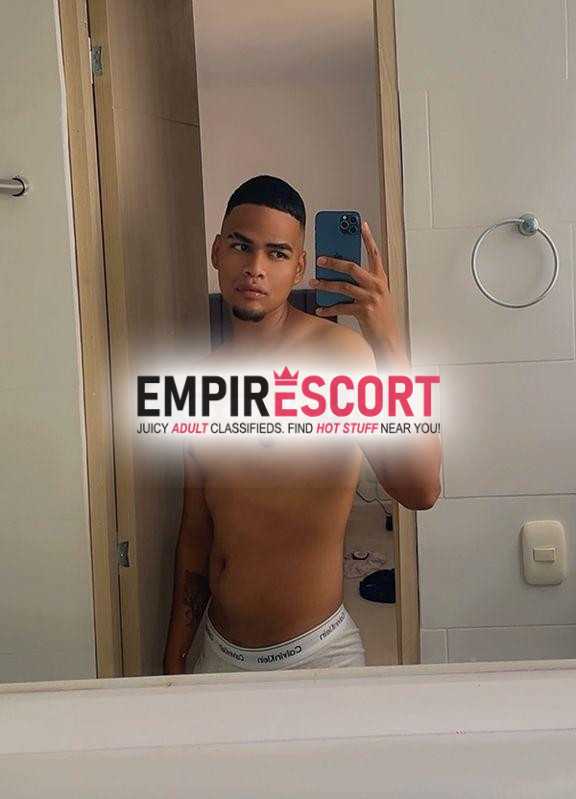 21 cm 🍆😈joven masajista vergon sitio en cali 🥵🌟‼️📥