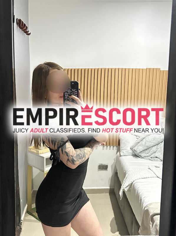 linda tierna y sexy chica dispuesta cumplir tus deseos