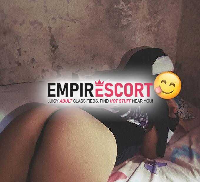 flaca joven experta en sacarte leche ven disfrutarme😋