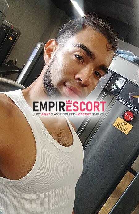 negrito joven arrecho listo para todo