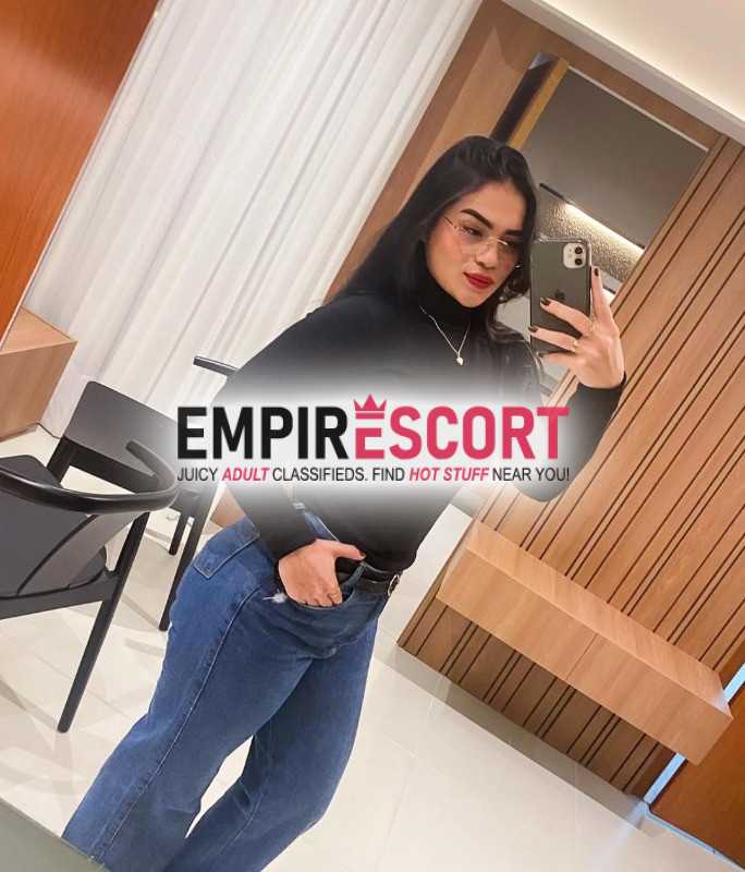 la dorada ardiente chica extrovertida