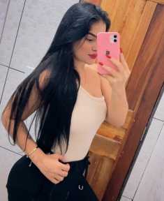 la dorada ardiente chica extrovertida