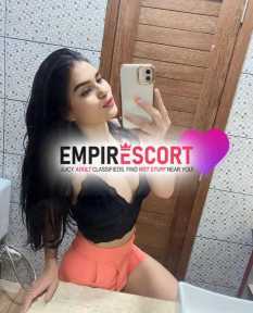 la dorada ardiente chica extrovertida