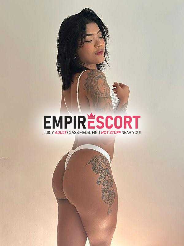 exquisita morena piel suave y linda pelinegra dispuesta todo