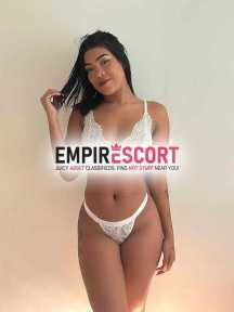exquisita morena piel suave y linda pelinegra dispuesta todo