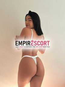 exquisita morena piel suave y linda pelinegra dispuesta todo