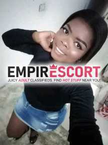 una morena encantadora extrovertida sociable dispuesta todos loque desees