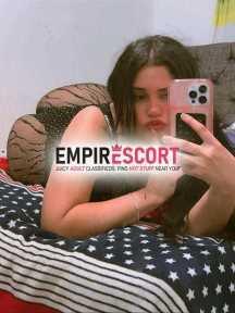 hermosa joven adicta al sexo dispuesta complacerte extrovertida