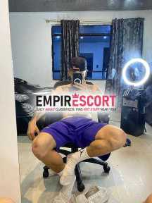 hombre joven tatuado discreto dotado 🔥🍑🍆