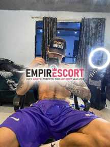 hombre joven tatuado discreto dotado 🔥🍑🍆