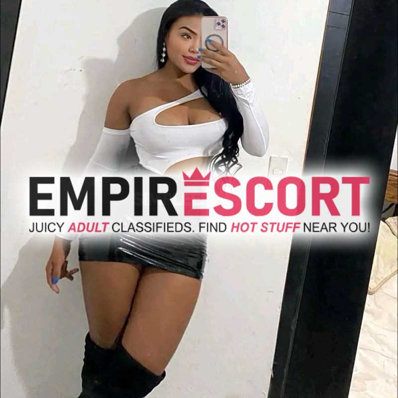 hermosa morena nalgona