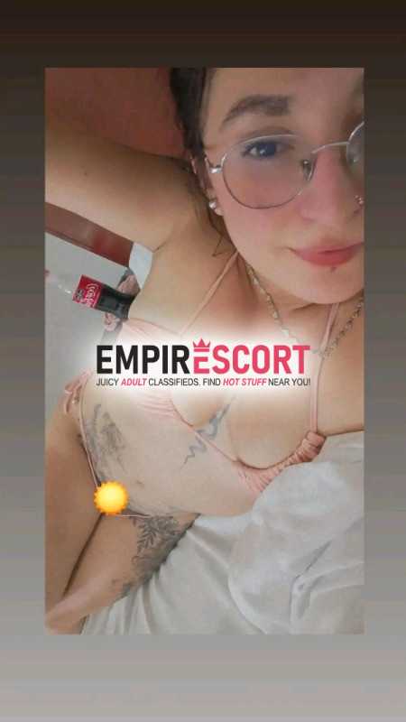 en lejibra chica sensual dispuesta satisfacer fetiches fantasías