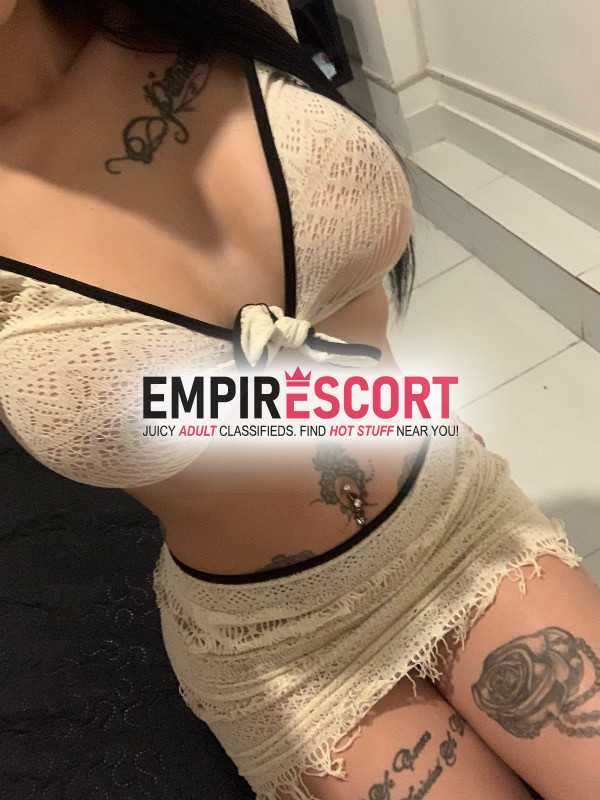 hermosa chica recién llegada ciudad operada flaquita apretada