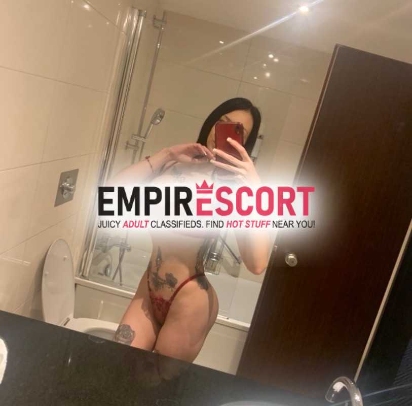 hermosa chica recién llegada ciudad operada flaquita apretada