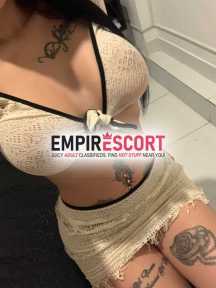 hermosa chica recién llegada ciudad operada flaquita apretada