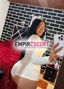 divina joven y ardiente en cama hermoso cuerpo dispuesta darte mucho placer