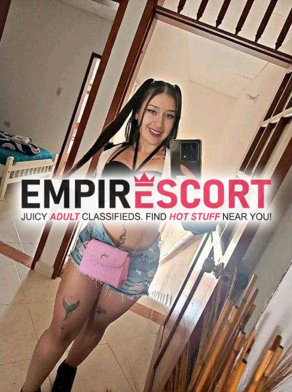 tierna bella y delicada mujer muy deseada y demasiado anhelada