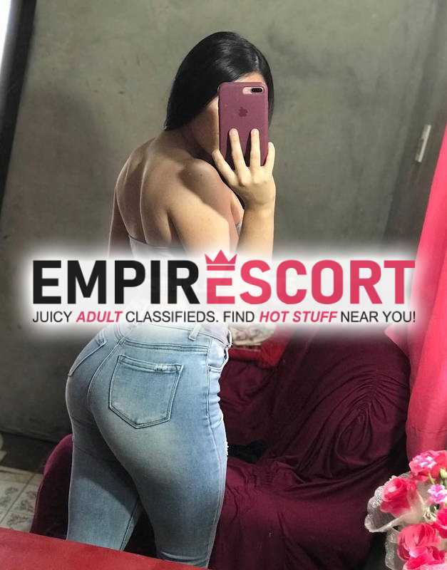 sexy jovencita demasiado extrovertida y sumisa