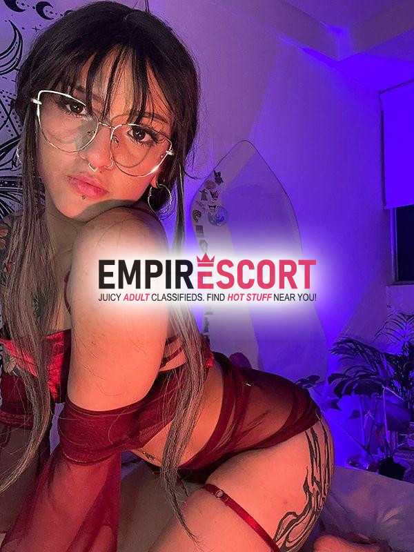 pequeña tatuada caliente ganas de follar
