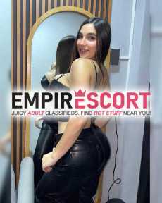 tierna atenta mujer especial llena de diversión de mente abierta