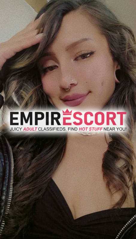 ardiente y sexi dama de compañía dispuesta complacerte en todos tu fetiches