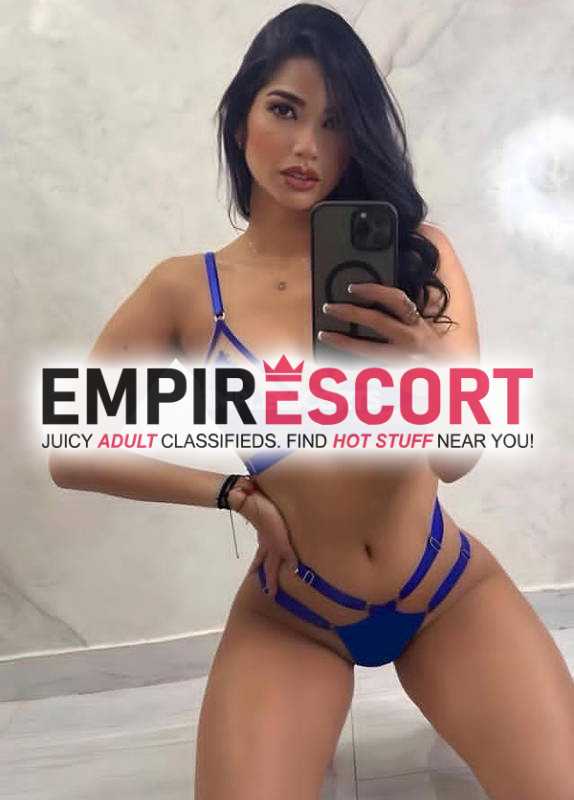 joven y linda dama de compañía dispuesta cumplir tus deseos