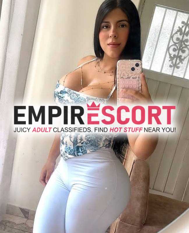 joven y linda dama de compañía dispuesta cumplir tus deseos
