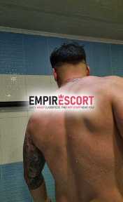 quieres chupar buena verga y cuerpo atletico
