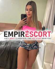 una mujer voluptuosa dispuesta complacerte