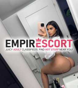 hermosa chica dispuesta complacer todas tus fantasías sexuales