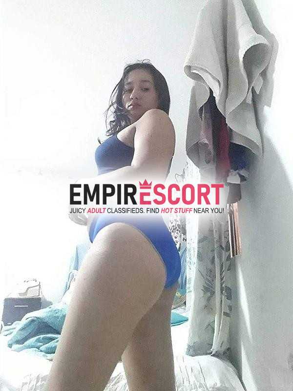 chica universitaria dispuesta complacerte en cualquier tipo de contenido virtual