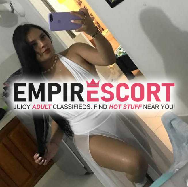mujer seductora encantadora divertida súper humilde discreta universitaria ardiente