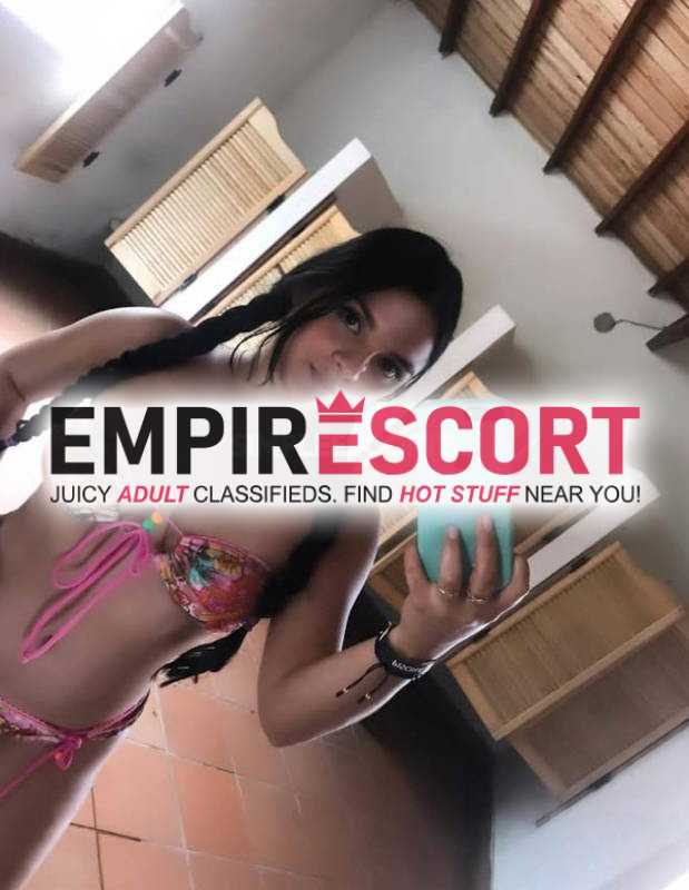 mujer seductora encantadora divertida súper humilde discreta universitaria ardiente