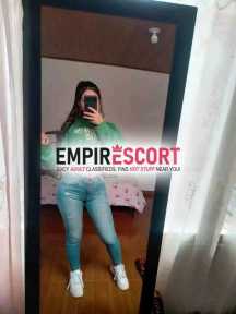amorosa y muy sumisa dispuesta complacerte en todos tus deseos para satisfacer tus fantasías sexuales