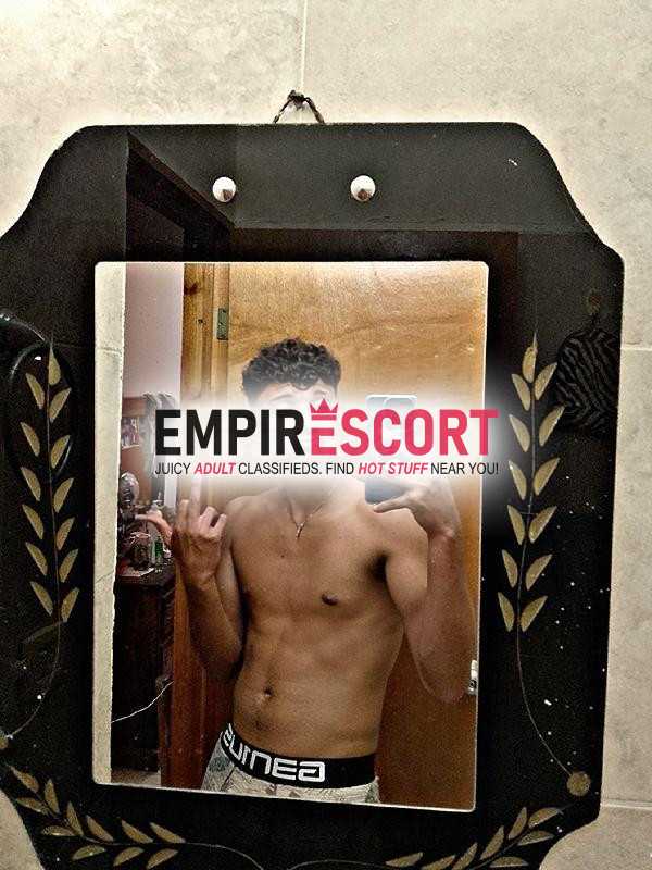 chico bisexual de 18 años servicios para mujeres y hombres escriban 🔥🔥