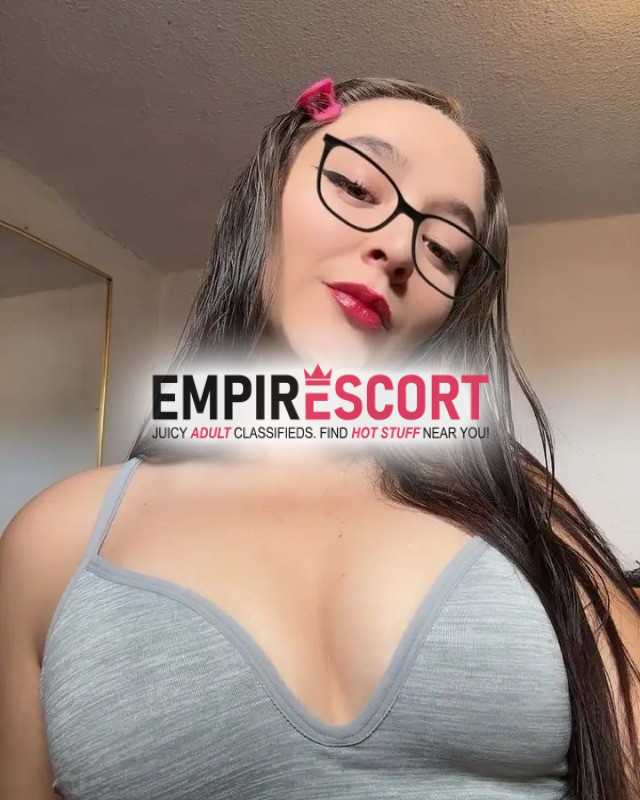 no te pierdas esta oportunidad única de probar dulzura colombiana más auténtica. mis ojos te hipnotizan mientras mis manos recorren tu cuerpo entero