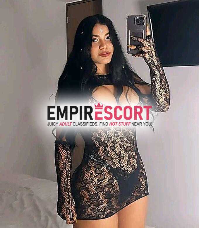 sensual y atractiva chica universitaria totalmente complaciente llena de placer y lujuria para darte
