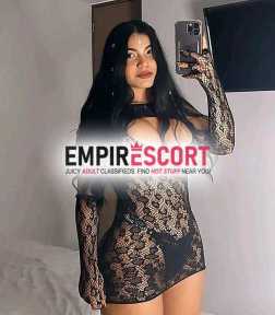 sensual y atractiva chica universitaria totalmente complaciente llena de placer y lujuria para darte