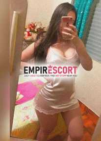 atractiva y complaciente chica universitaria disponible para darte placer y lujuria