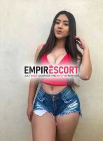 atractiva y complaciente chica universitaria disponible para darte placer y lujuria