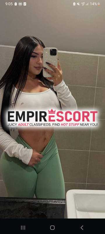 una chica completamente extrovertida complaciente y completamente dispuesta complacer mis clientes