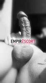 fascinante y joven gigolo vip heterosexual de buen cuerpo y hermoso rostro.