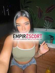 exótica y hermosa morena kataleya muy sexy y complaciente para hombres exclusivos y perversos