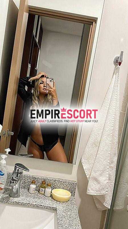 los tres servicios modelo de talla internacional espera por ti trato de novios