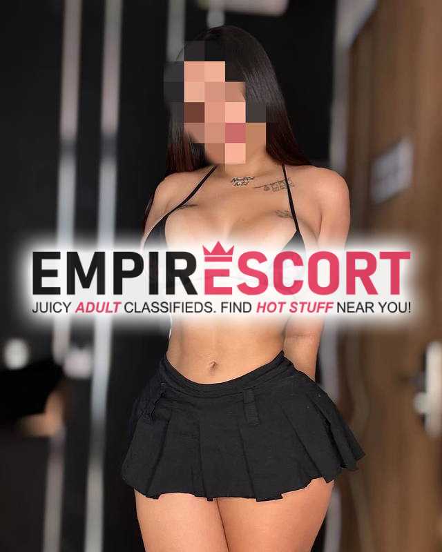 hermosa morena dama de compañía muy ardiente