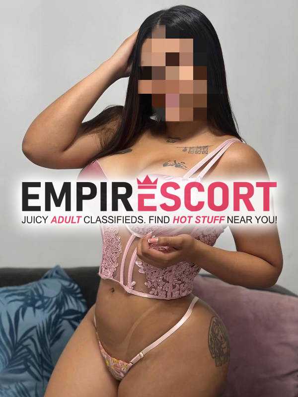 hermosa morena dama de compañía muy ardiente